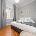 Soar Home Guest House L Entrecampos 3 L Central Comfort Stay, Fast Wifi, Steps To Metro, Near Campo Grande Park *