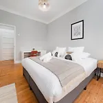 Soar Home Guest House L Entrecampos 3 L Central Comfort Stay, Fast Wifi, Steps To Metro, Near Campo Grande Park Гостьовий будинок