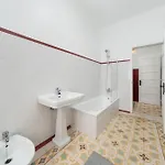 Soar Home Guest House L Entrecampos 3 L Central Comfort Stay, Fast Wifi, Steps To Metro, Near Campo Grande Park *