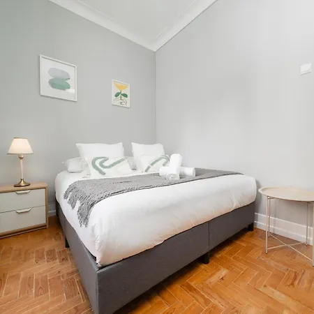Гостевой дом Soar L Entrecampos 3 L Comfort Stay, Fast Wifi, Steps To Metro, Near Campo Grande Park