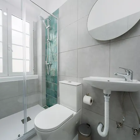 Гостевой дом Soar L Entrecampos 3 L Comfort Stay, Fast Wifi, Steps To Metro, Near Campo Grande Park *