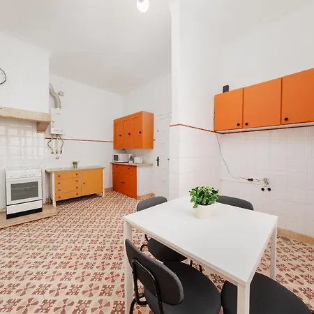 Гостевой дом Soar L Entrecampos 3 L Comfort Stay, Fast Wifi, Steps To Metro, Near Campo Grande Park *